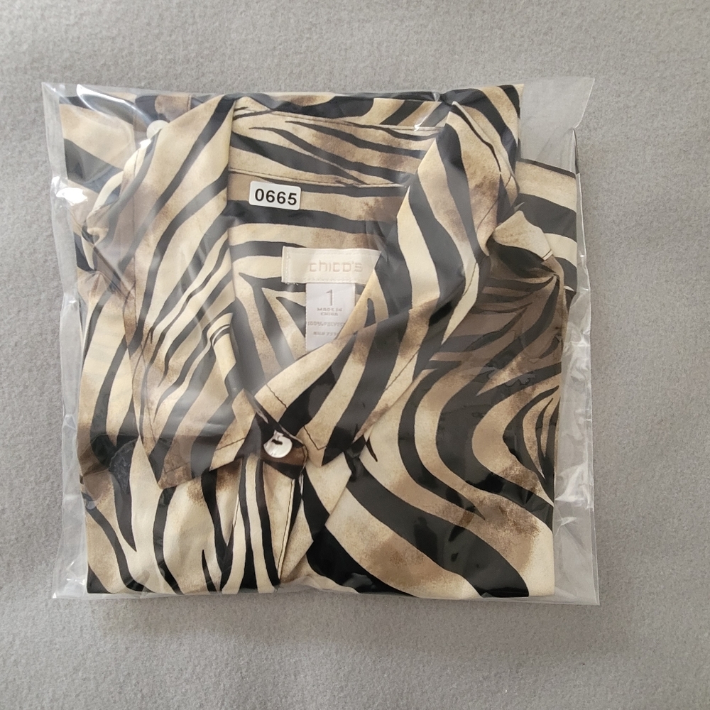 Chico's Womens White Brown Black Tiger Button Down Shirt Top Blouse Size 1 - Picture 10 of 10